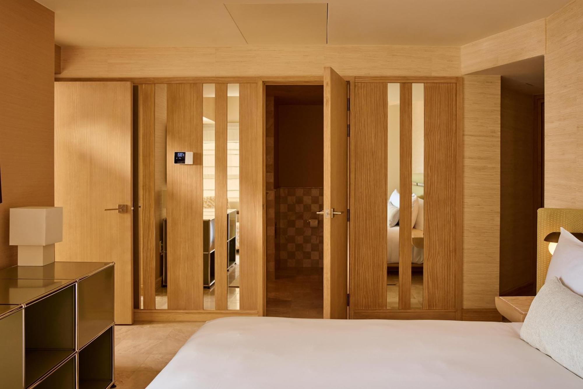 Resort The Shelborne By Proper Miami Beach